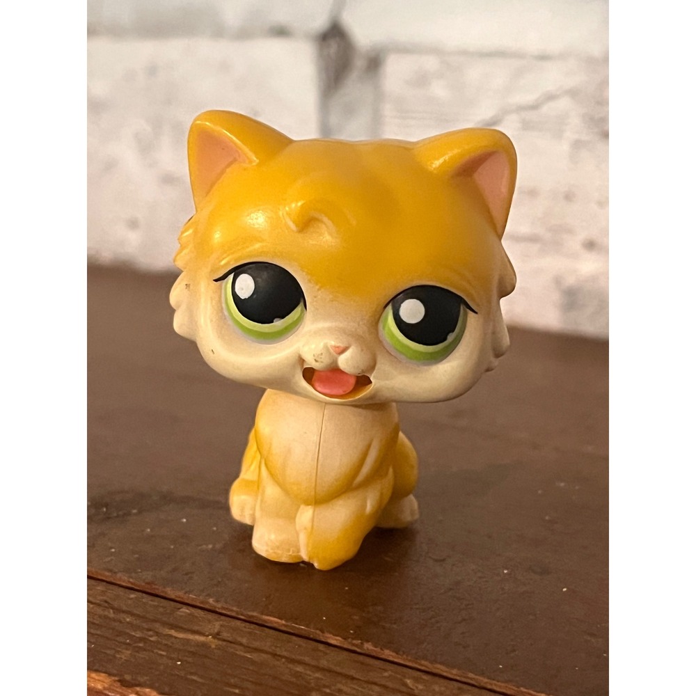2005 Hasbro Littlest Pet Shop Magic Motion Persian Cat Yellow Orange Green Eyes